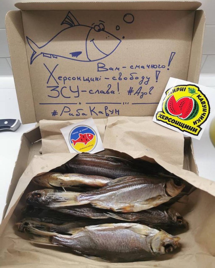 Тарань із надписом на коробці